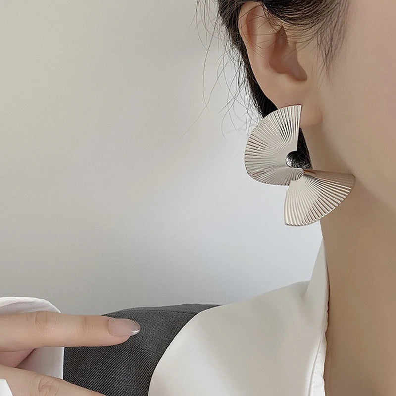 Retro Twisted Spiral Statement Earrings for Party Wedding Temperament Jewelry Geometry Golden Silver Color Metal Earrings