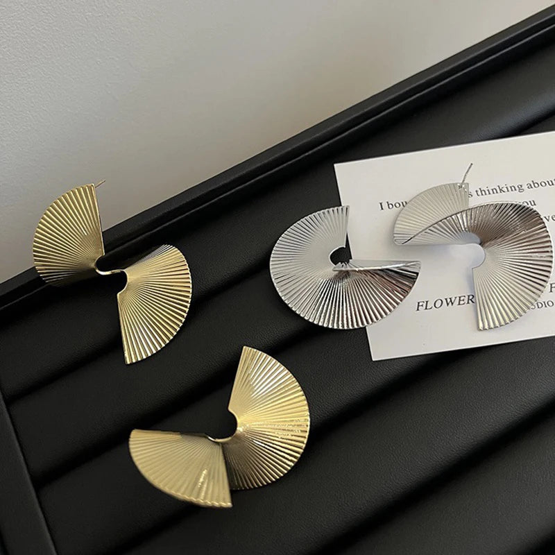 Retro Twisted Spiral Statement Earrings for Party Wedding Temperament Jewelry Geometry Golden Silver Color Metal Earrings