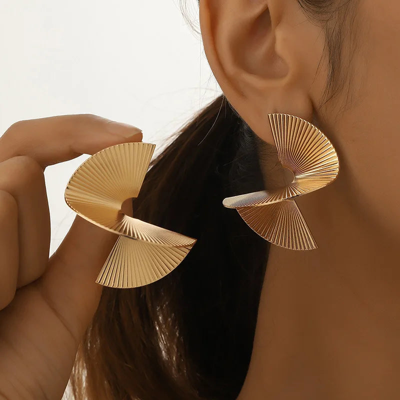 Retro Twisted Spiral Statement Earrings for Party Wedding Temperament Jewelry Geometry Golden Silver Color Metal Earrings