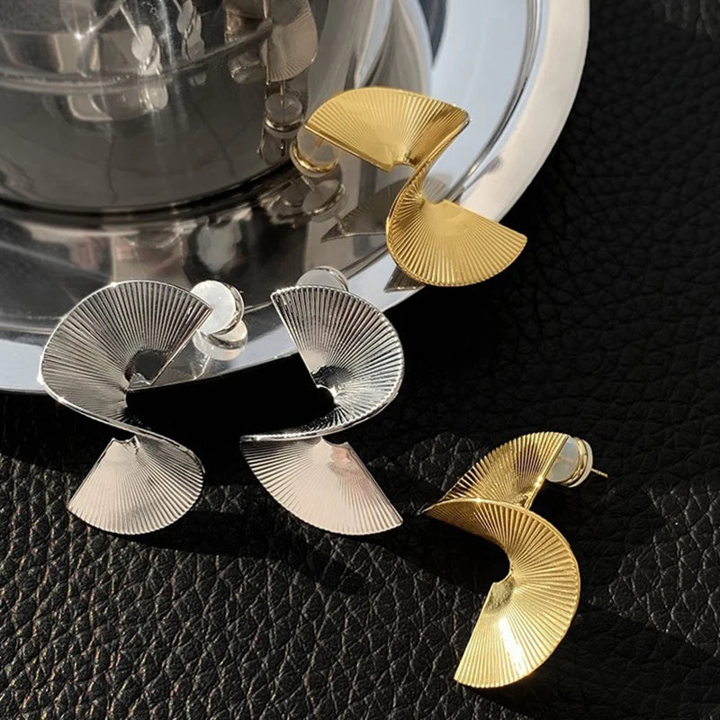 Retro Twisted Spiral Statement Earrings for Party Wedding Temperament Jewelry Geometry Golden Silver Color Metal Earrings